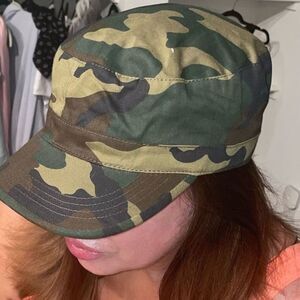 WOMENS MILITARY FATIGUES PATROL HAT IN VINTAGE GREEN CAMOUFLAGE 57cm